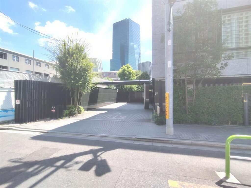 3LqYpHCxPim9tQfb983UF_ZrsCjym4-1