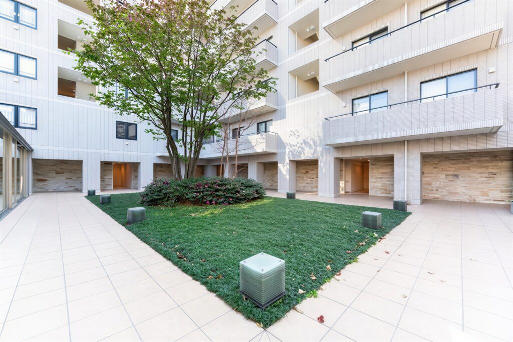 ERjg_p6_yeiotMYmT7JiP-1