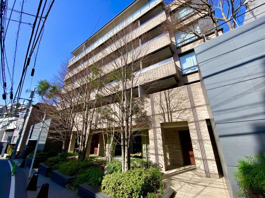 Y9ei9wA-FHB6GlB4P1j-3_rnbCDcLG-1