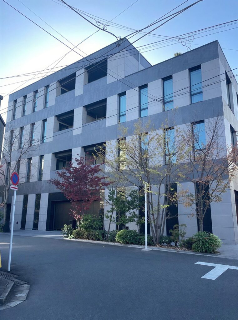 fExtNvc_3NSBabJ4fnYxA_PLr2lnWy-1