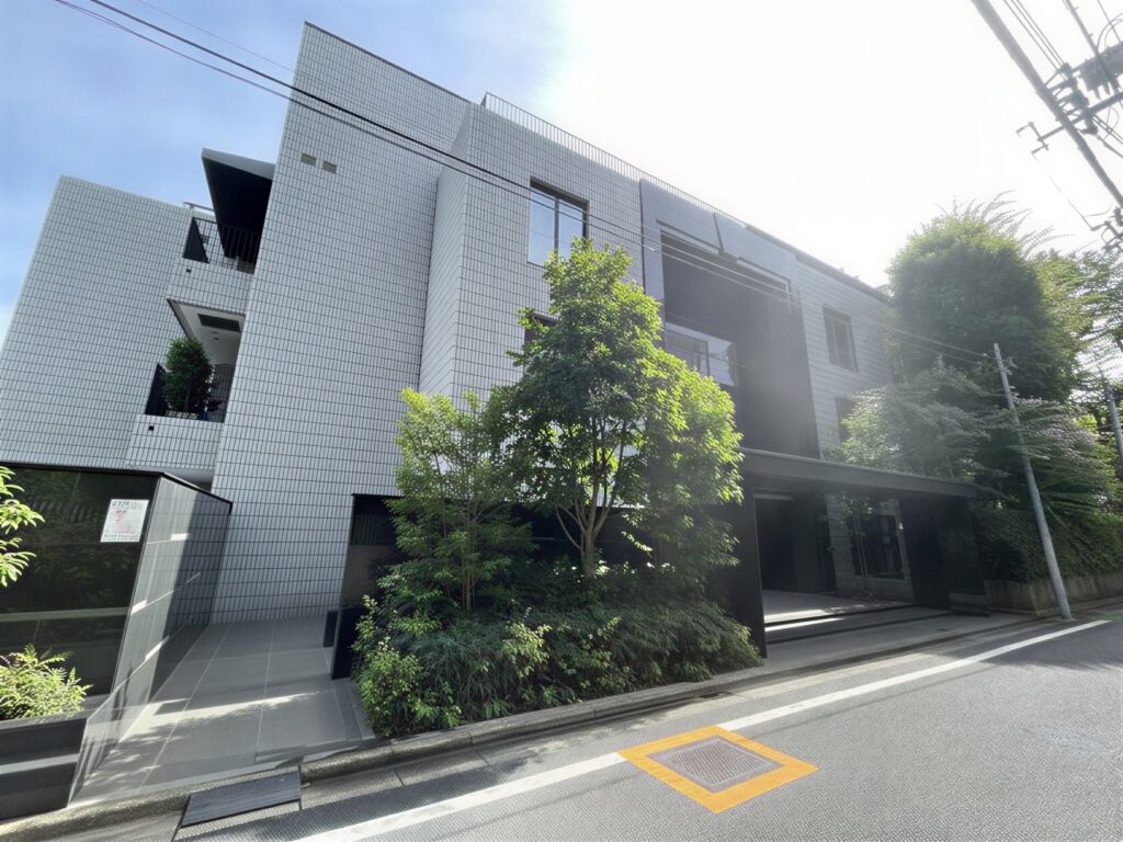 ylzMWTyHV6-kFsmsylm_s_Uvux8dJU-1