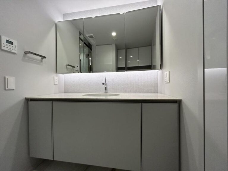 77737476_0020-1