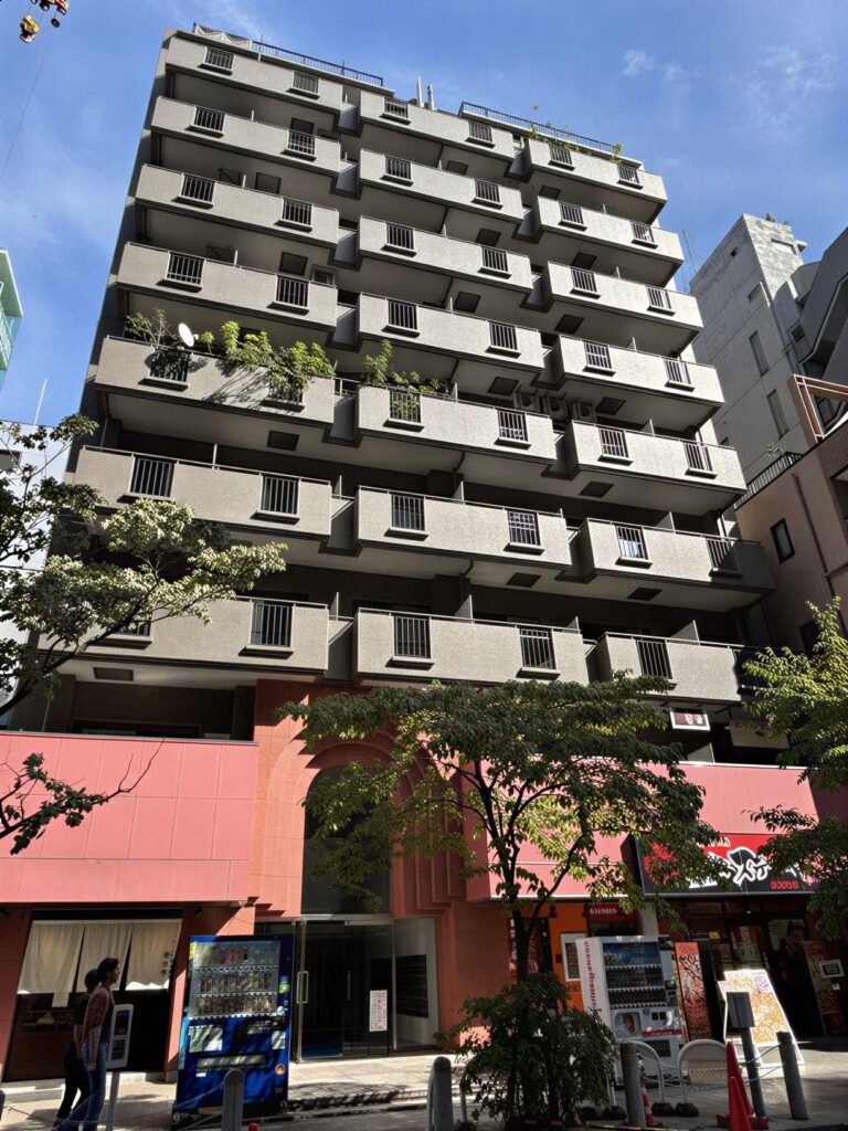 7nLX-EjGaMVI-phjOYoKc_rT1a6F4J-1