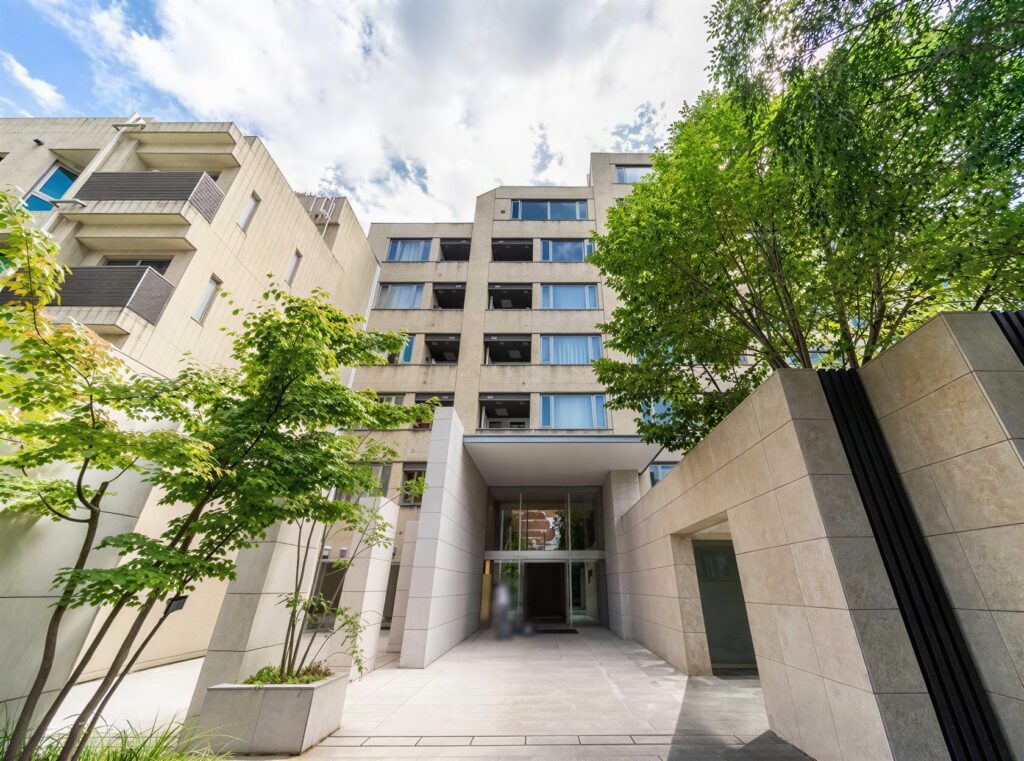 HwsJdAbJR-NMzySfsdSXI_08Kq1e8f-1