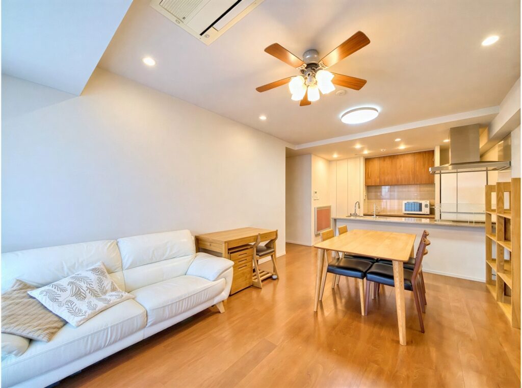 LrFwRLRqYMqhLQ5uBHLIA_vkWQj3he