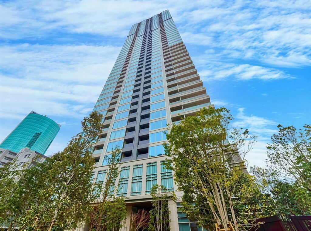 ayYuyJW8V9k985OnEui9y_pCzHCcXO-1