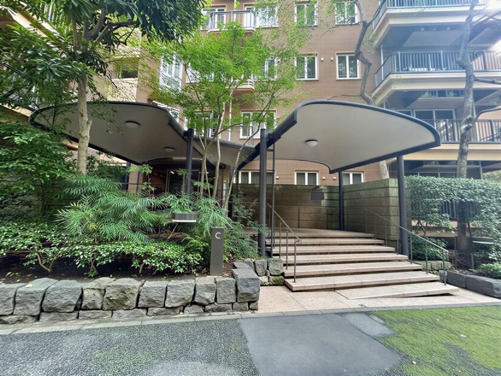 s3bkKdngDK6IUYvoUd5Q1_MI1ciL1S-1