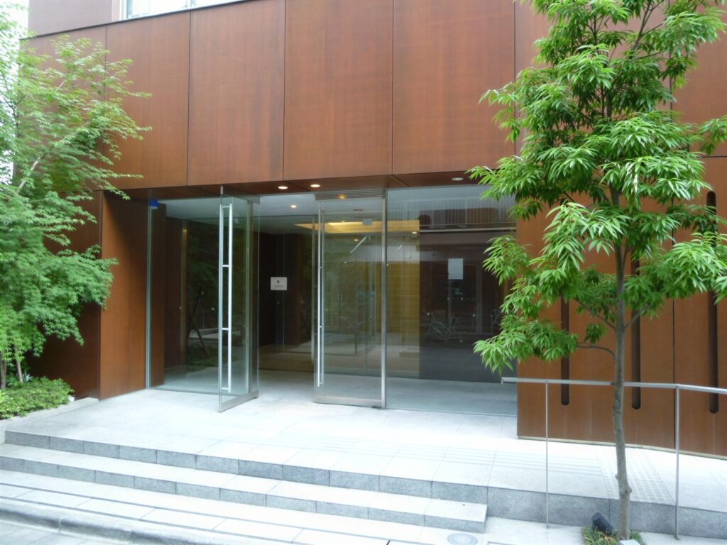 yfN3-rvGF8vzqpWalnvla_5bGH4jJ5-1