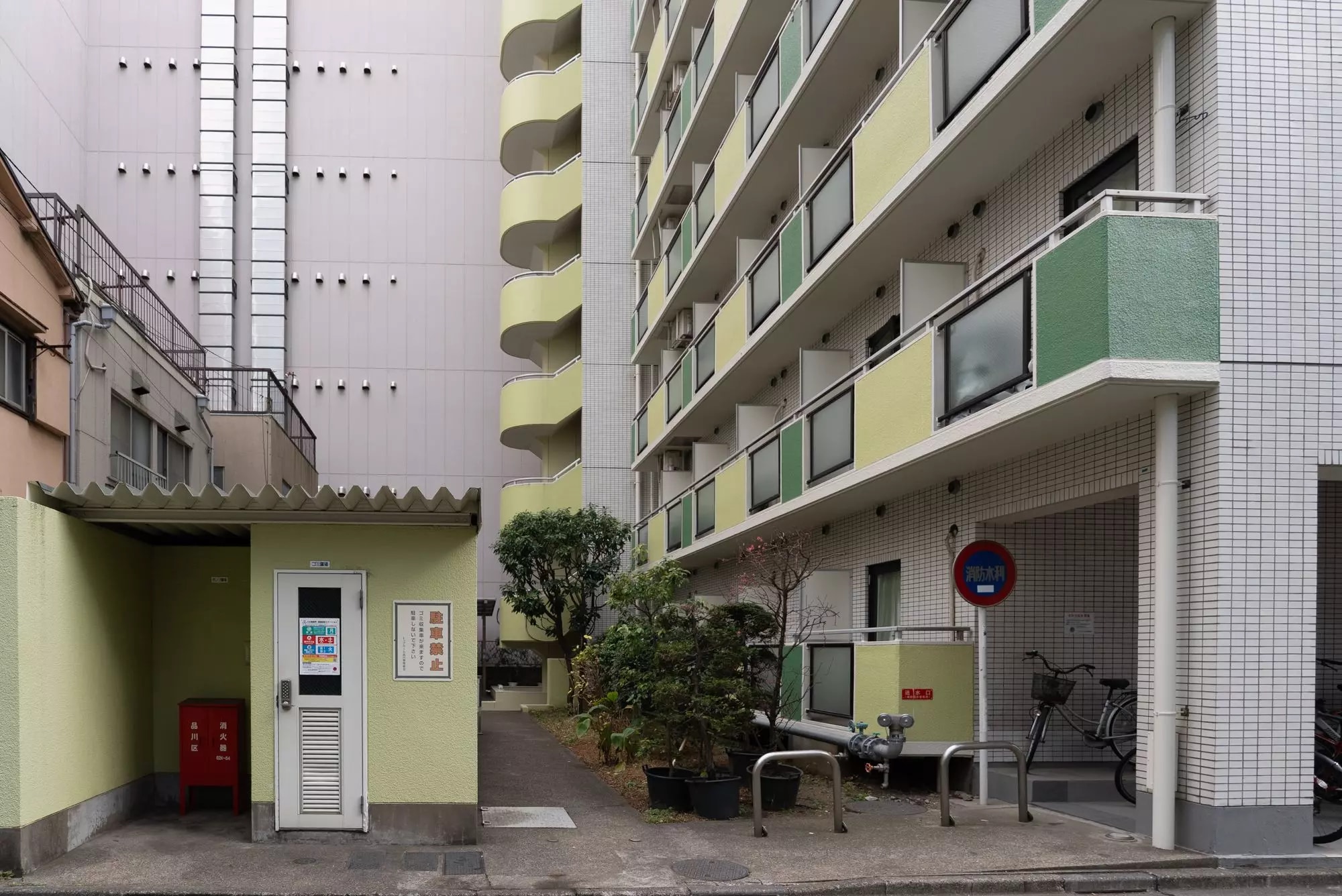 築48年のSRC造が坪300万円を示す異常値、その背景